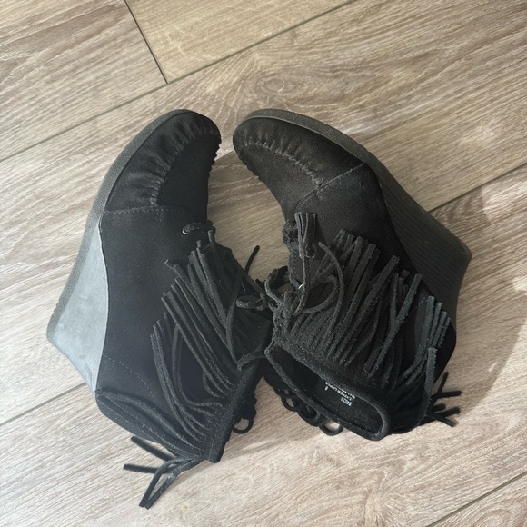 Minnetonka Black Lace-Up Fringe Wedge Booties - Picture 9 of 15